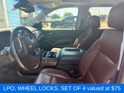 Used 2019 Chevrolet Suburban Premier w/ Premier Plus Edition RWD image 5