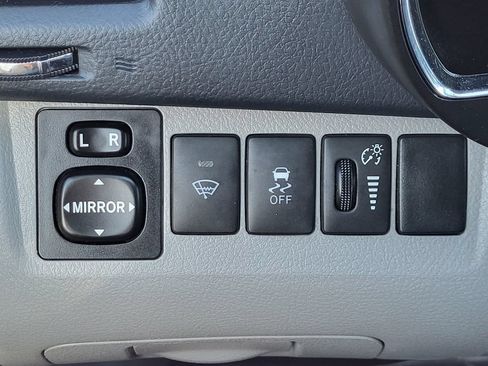 Used 2013 Toyota Highlander Plus AWD/4WD image 24