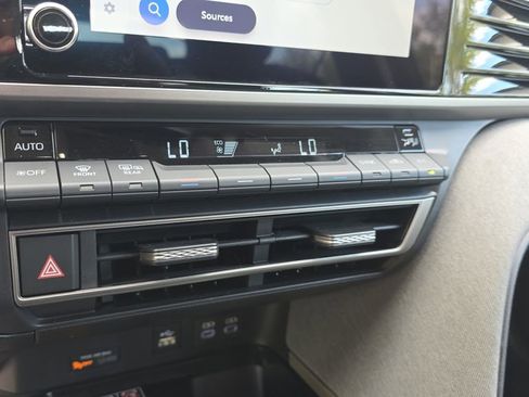 Used 2025 Toyota Camry LE w/ Convenience Package image 20