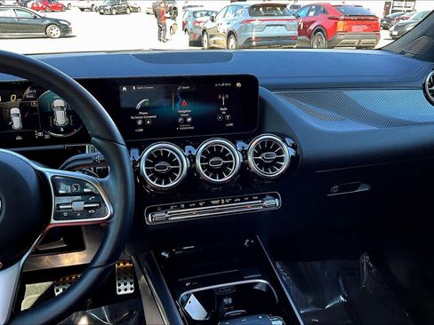 Used 2022 Mercedes-Benz GLA 250 4MATIC image 6