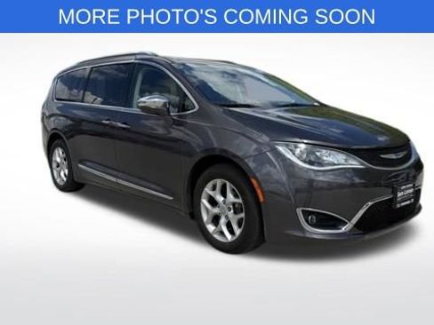 Used 2019 Chrysler Pacifica Limited FWD image 2