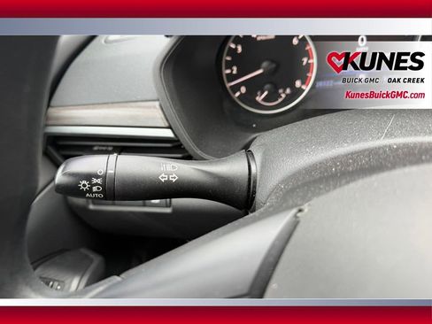 Used 2025 Nissan Altima 2.5 SV FWD image 15