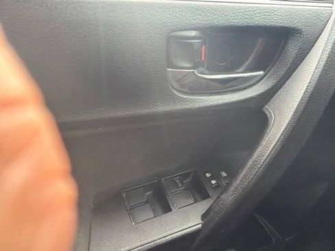Used 2017 Toyota Corolla LE w/ Carpet Mat Package (TMS) FWD image 10