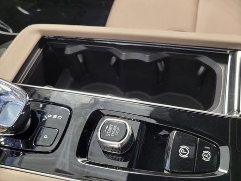New 2026 Volvo XC90 T8 Plus w/ Protection Package Premier AWD/4WD image 21