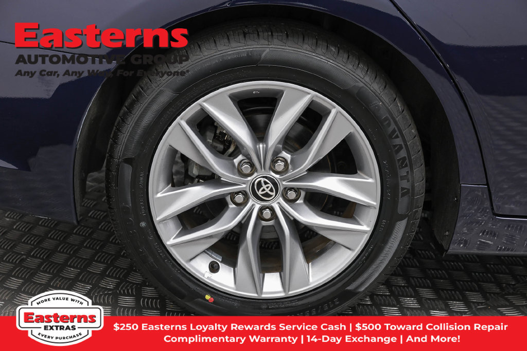 Used 2022 Toyota Avalon XLE w/ Moonroof Package FWD image 32