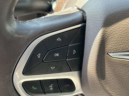 Used 2020 Chrysler Pacifica Touring-L Plus FWD image 28