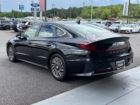 Used 2023 Hyundai Sonata Limited w/ Cargo Package FWD image 2