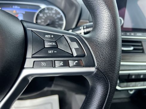 Used 2024 Nissan Altima 2.5 SV FWD image 17