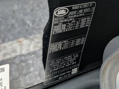 Used 2023 Land Rover Defender 130 SE image 16