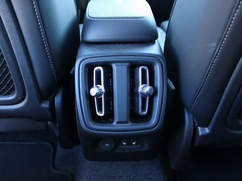 Used 2025 Volvo XC40 B5 Plus image 37