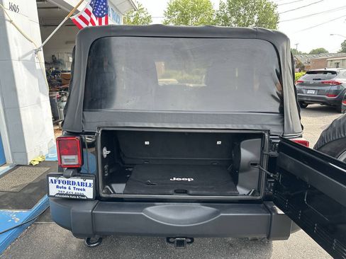 Used 2014 Jeep Wrangler Rubicon w/ Power Convenience Group AWD/4WD image 18