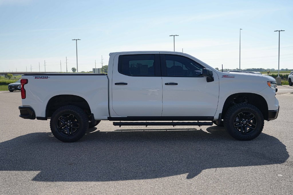 Used 2025 Chevrolet Silverado 1500 LT Trail Boss w/ Convenience Package II AWD/4WD image 6