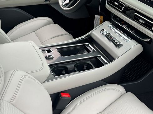 New 2026 Lincoln Aviator Reserve image 11