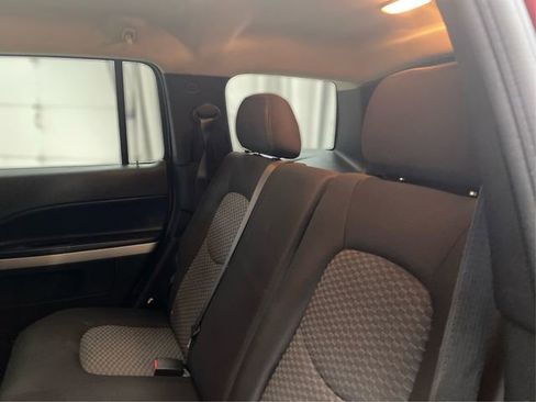 Used 2010 Chevrolet HHR LS image 10