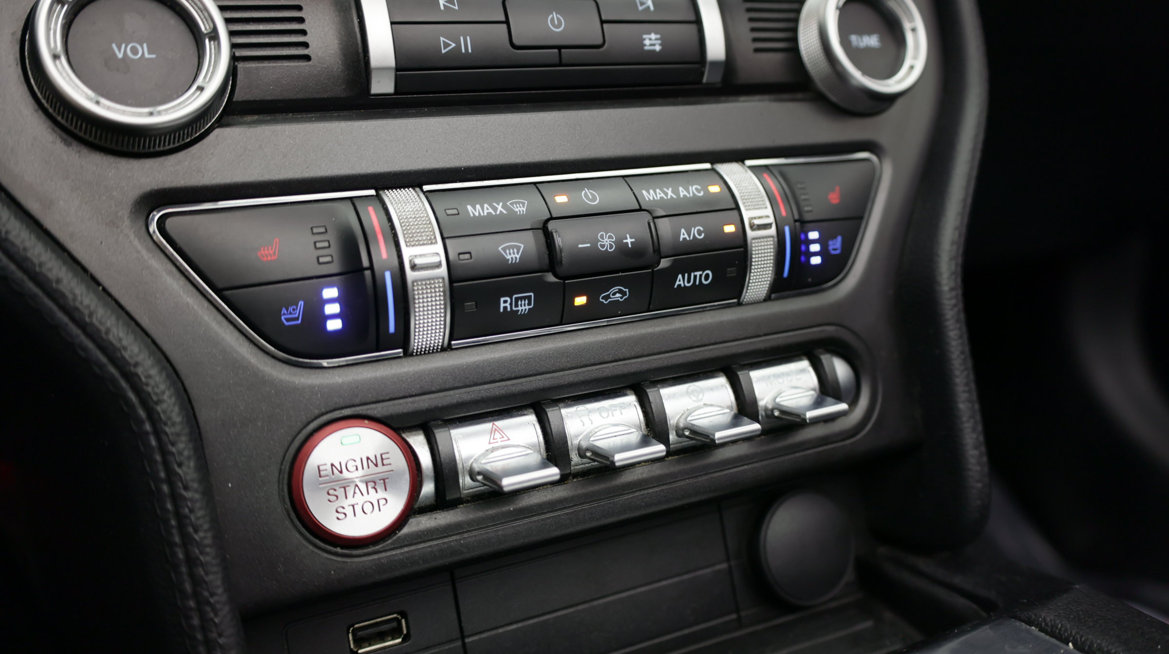 Used 2020 Ford Mustang Premium RWD image 14