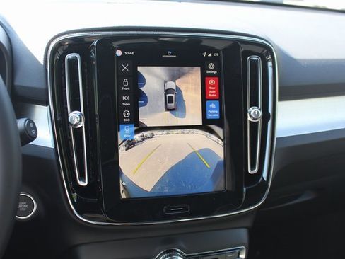 New 2026 Volvo XC40 B5 Ultra w/ Climate Package image 24