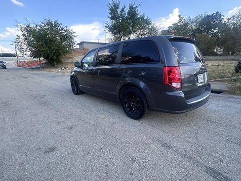 Used 2019 Dodge Grand Caravan GT FWD image 4