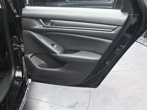 Used 2018 Honda Accord EX image 21