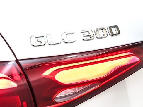 New 2026 Mercedes-Benz GLC 300 image 9