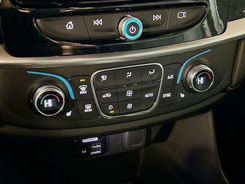 Used 2023 Chevrolet Traverse RS image 19