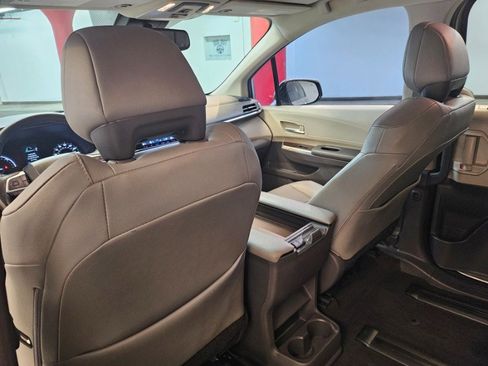 Used 2021 Toyota Sienna XLE image 14
