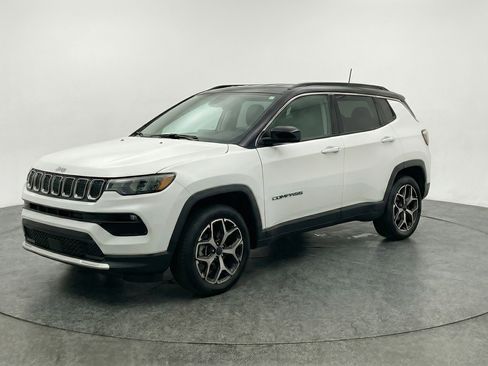 Used 2025 Jeep Compass Limited AWD/4WD image 3