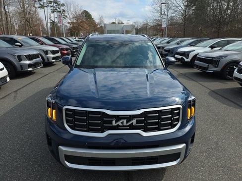 Used 2024 Kia Telluride S w/ S Sunroof Package image 2