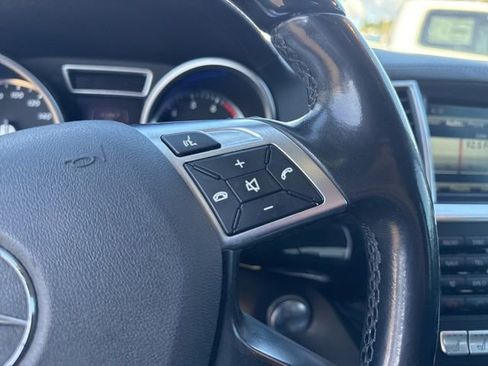 Used 2015 Mercedes-Benz GL 550 4MATIC image 25