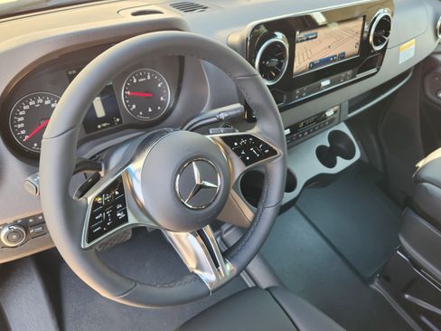 Used 2025 Mercedes-Benz Sprinter 2500 image 17