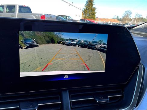 Used 2025 Chevrolet Trax LT w/ LT Convenience Package image 9