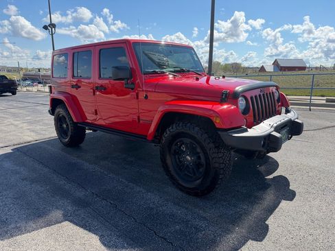 Used 2017 Jeep Wrangler Unlimited Sahara AWD/4WD image 7