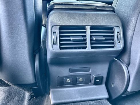 Used 2025 Land Rover Range Rover Velar Dynamic SE image 16