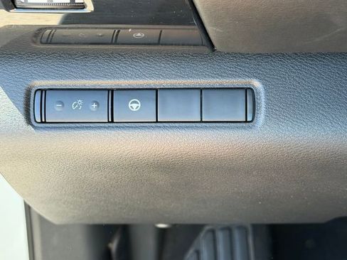 Certified 2023 Nissan Pathfinder SV w/ Black Appearance Package FWD image 12