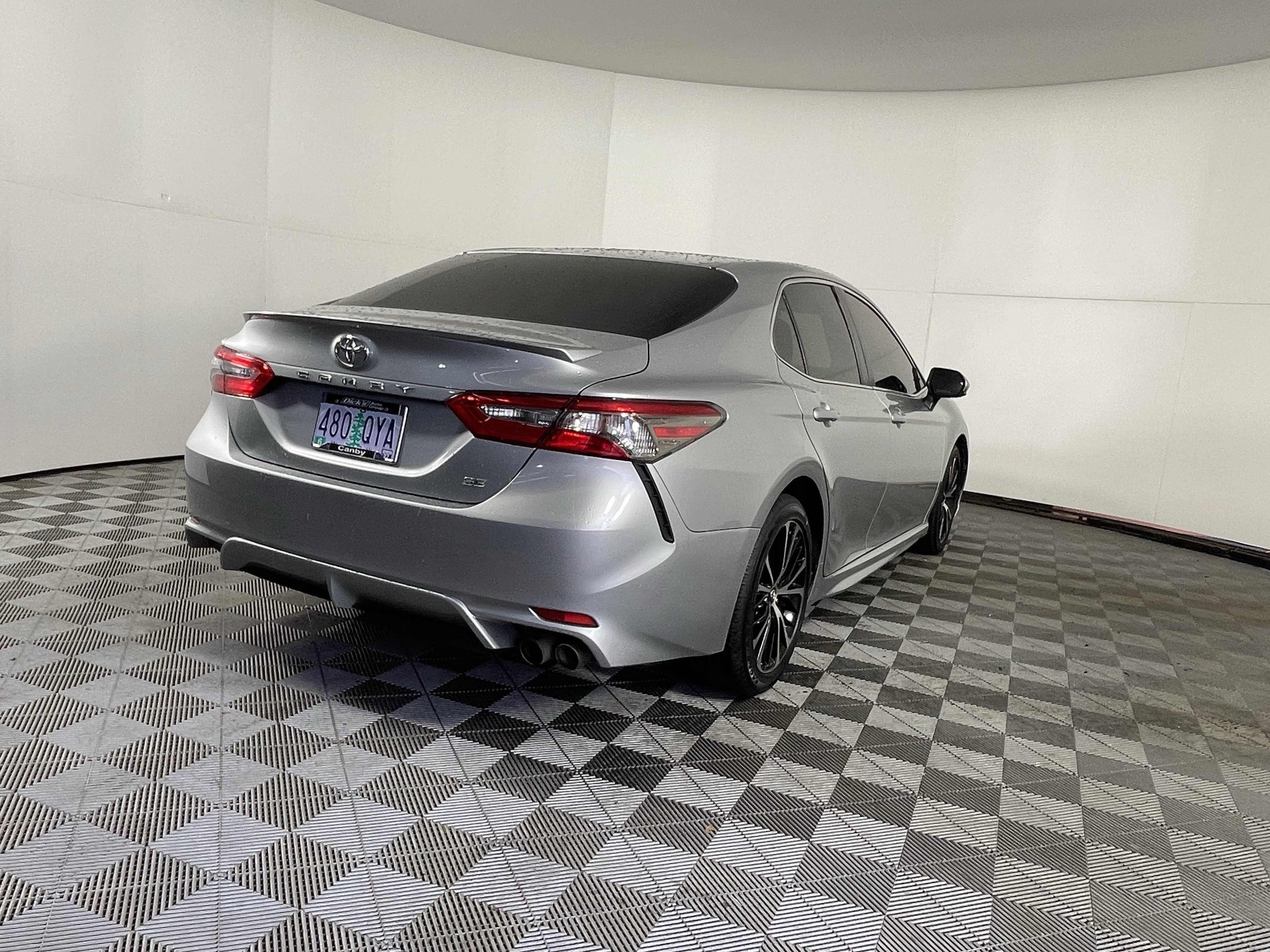 Used 2018 Toyota Camry SE FWD image 5