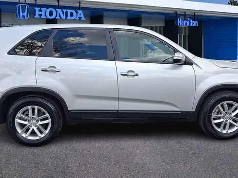 Used 2014 Kia Sorento LX FWD image 9