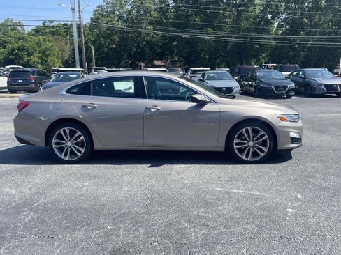 Used 2024 Chevrolet Malibu LT FWD image 2