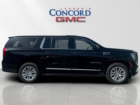 Used 2025 GMC Yukon XL Denali AWD/4WD image 3