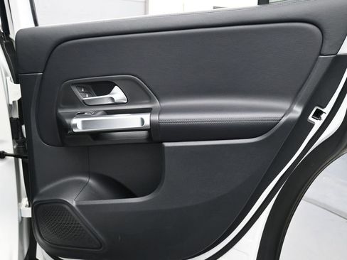 Used 2022 Mercedes-Benz GLB 250 4MATIC image 22