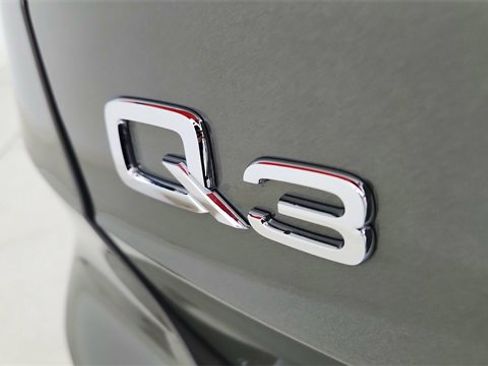 Used 2024 Audi Q3 2.0T Premium Plus image 17