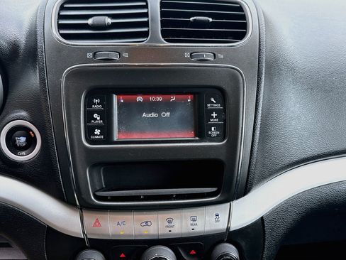 Used 2019 Dodge Journey SE w/ Connectivity Group FWD image 10