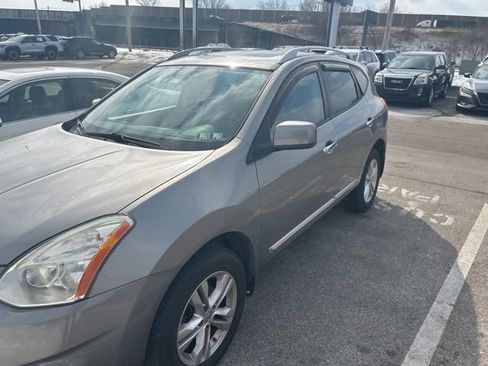 Used 2013 Nissan Rogue SV w/ Premium Pkg image 2