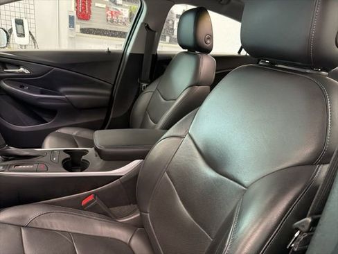 Used 2018 Chevrolet Volt LT w/ Comfort Package FWD image 15