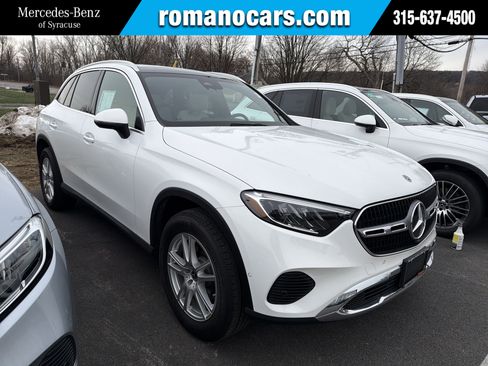 Used 2025 Mercedes-Benz GLC 300 4MATIC image 1