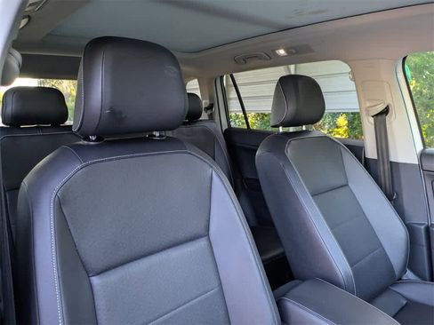 Used 2021 Volkswagen Tiguan SE w/ Panoramic Sunroof Package image 6