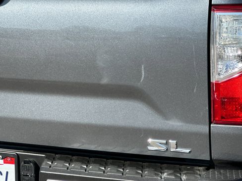 Used 2017 Nissan Titan SL image 26