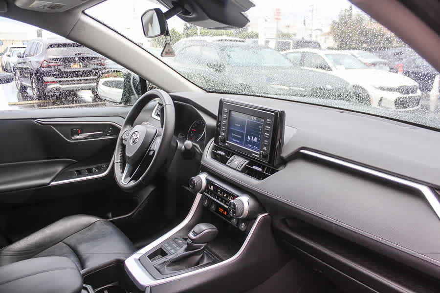 Used 2022 Toyota RAV4 XLE Premium AWD/4WD image 18