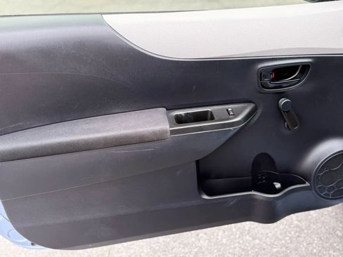 Used 2014 Toyota Yaris L image 13