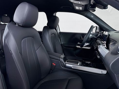 New 2026 Mercedes-Benz GLB 250 image 6