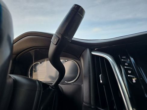 Used 2019 Cadillac Escalade Platinum image 16