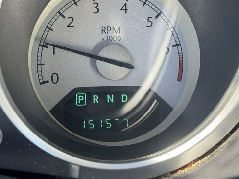 Used 2009 Chrysler Sebring Touring w/ Electronics Convenience Group FWD image 8
